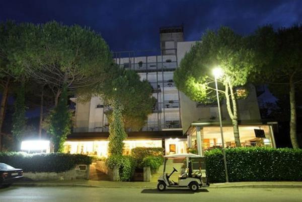 Hotel Martini Линьяно-Саббьядоро Экстерьер фото